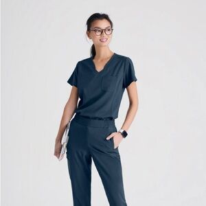 Grey’s Anatomy Evolve Stretch Scrubs Medium top and Small Petite bottom